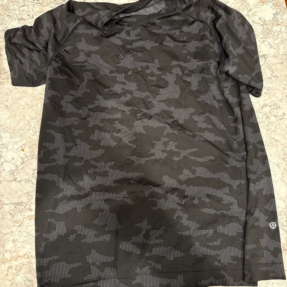 Men’s Lululemon shirt